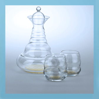 Gläser, Karaffen, und Flaschen